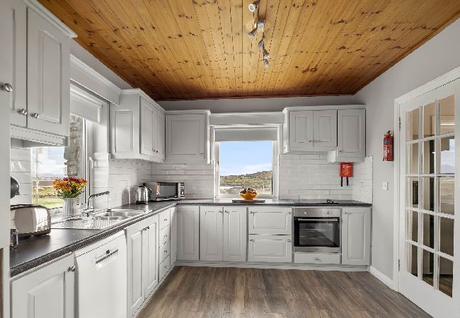 House in Ballyconneely - Lake House Mannin, holiday maker’s paradise House in Ballyconneely - Lake House Mannin, holiday maker’s paradise