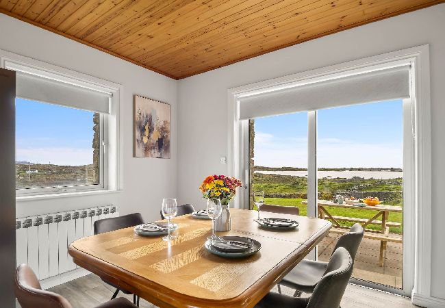 House in Ballyconneely - Lake House Mannin, holiday maker’s paradise House in Ballyconneely - Lake House Mannin, holiday maker’s paradise