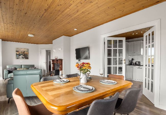 House in Ballyconneely - Lake House Mannin, holiday maker’s paradise House in Ballyconneely - Lake House Mannin, holiday maker’s paradise