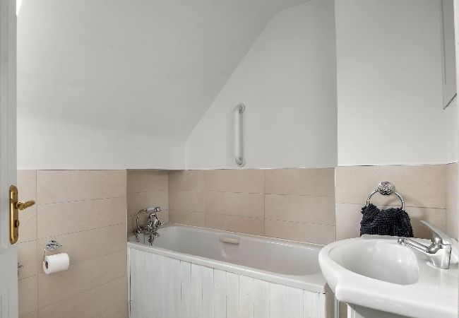 House in Ballyconneely - Lake House Mannin, holiday maker’s paradise House in Ballyconneely - Lake House Mannin, holiday maker’s paradise