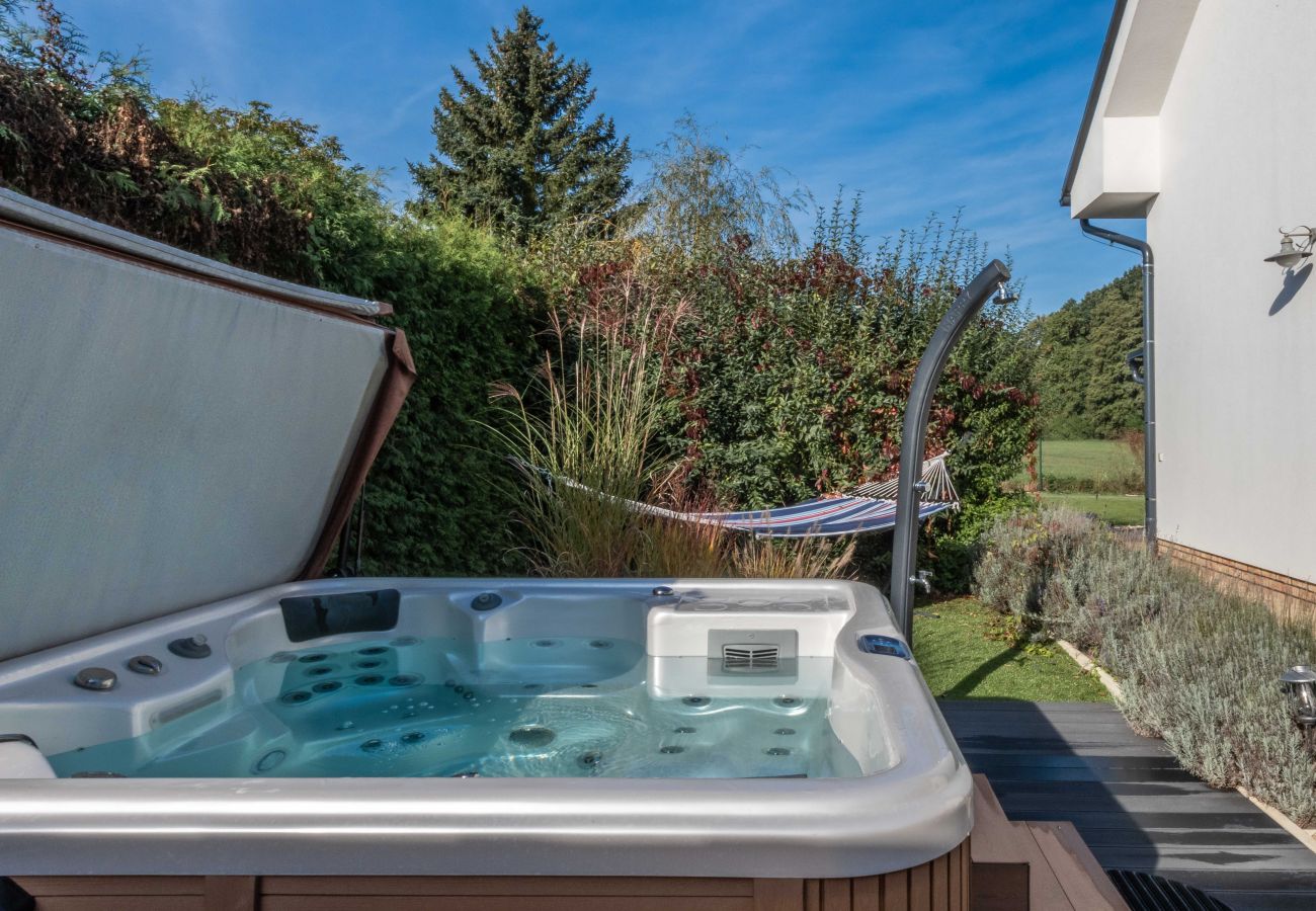 Villa in Kladruby nad Labem - PKK031