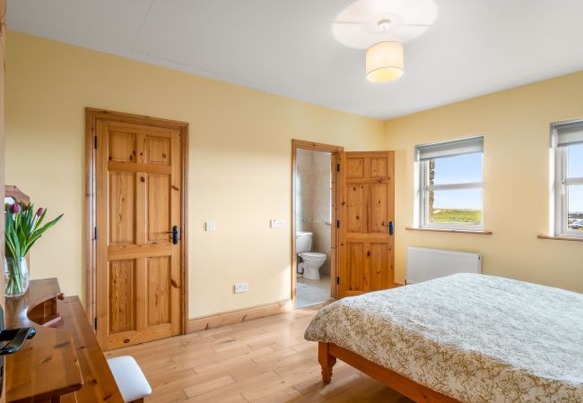 Cottage in Roundstone - Campbell's Cottage - Picturesque and Peaceful Cottage in Roundstone - Campbell's Cottage - Picturesque and Peaceful
