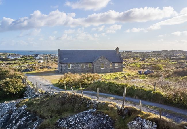 Cottage in Roundstone - Campbell's Cottage - Picturesque and Peaceful Cottage in Roundstone - Campbell's Cottage - Picturesque and Peaceful