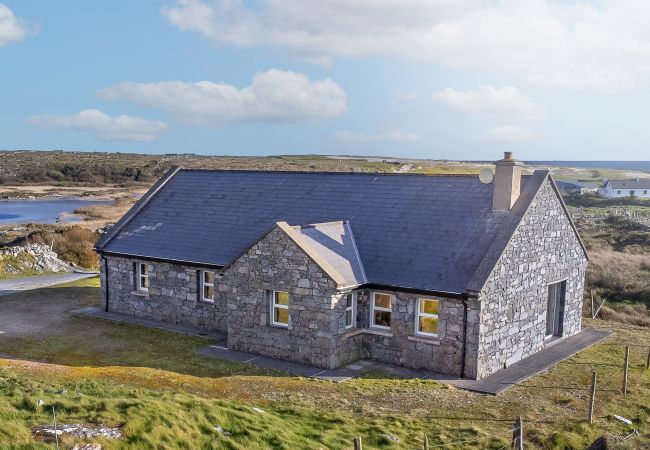 Cottage in Roundstone - Campbell's Cottage - Picturesque and Peaceful Cottage in Roundstone - Campbell's Cottage - Picturesque and Peaceful