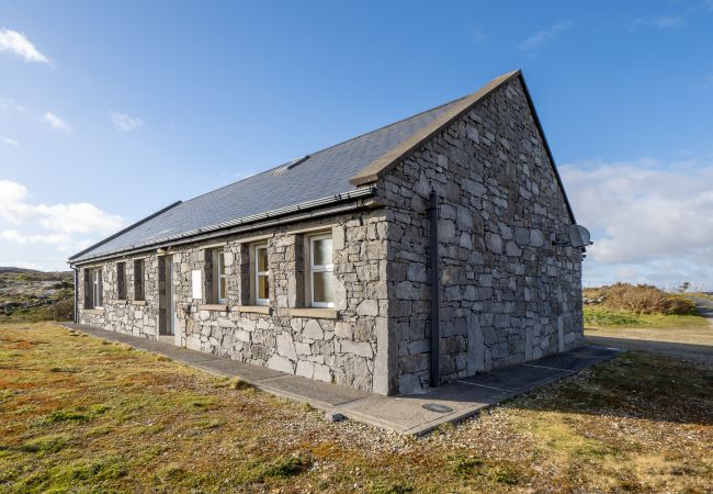 Cottage in Roundstone - Campbell's Cottage - Picturesque and Peaceful Cottage in Roundstone - Campbell's Cottage - Picturesque and Peaceful