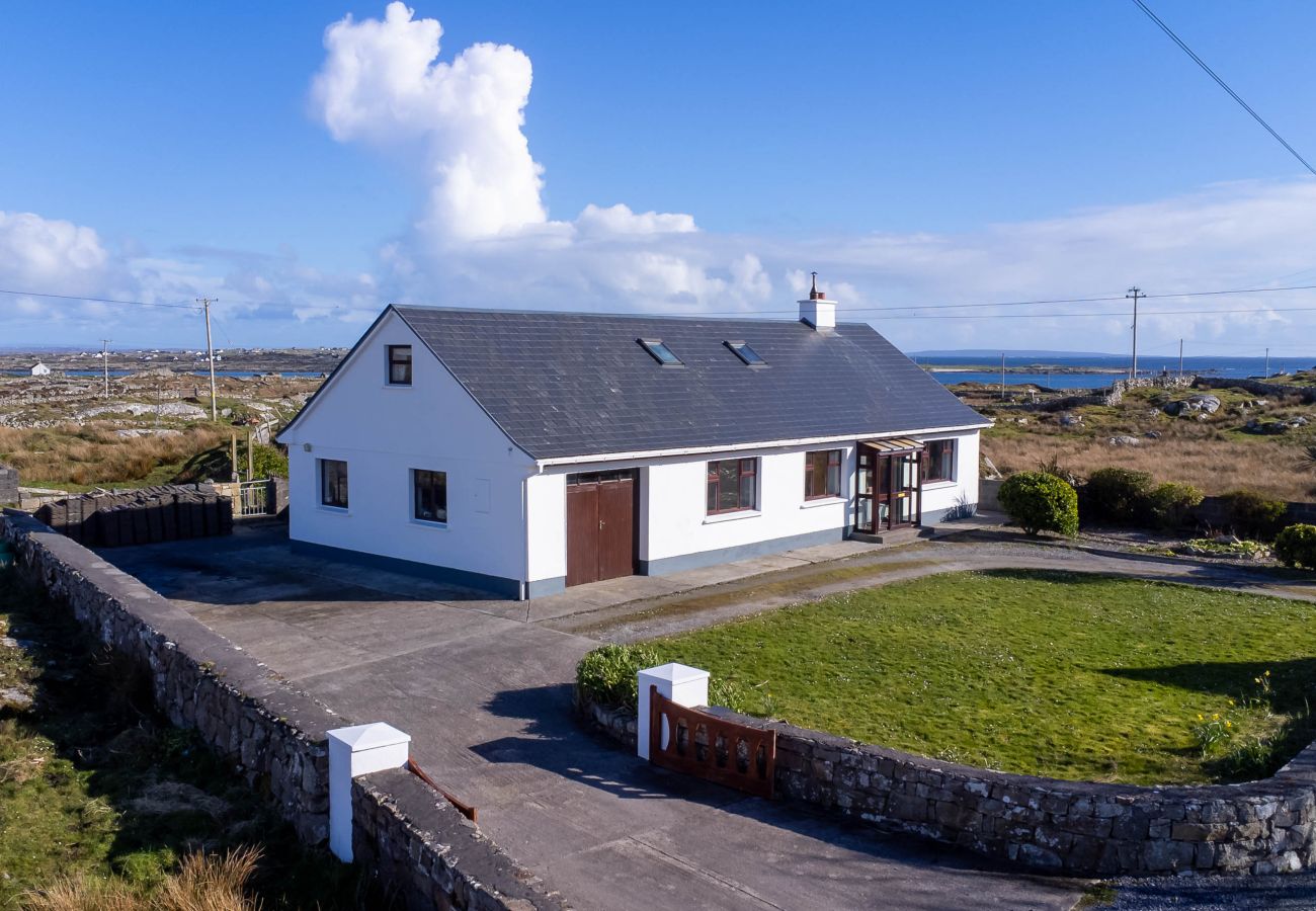 House in Carna - McDara Island View- A cosy and comfortable stay