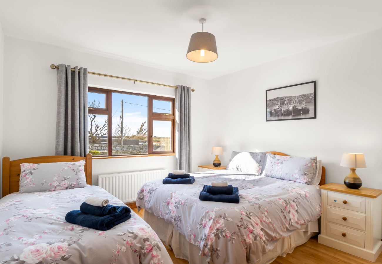 House in Carna - McDara Island View- A cosy and comfortable stay