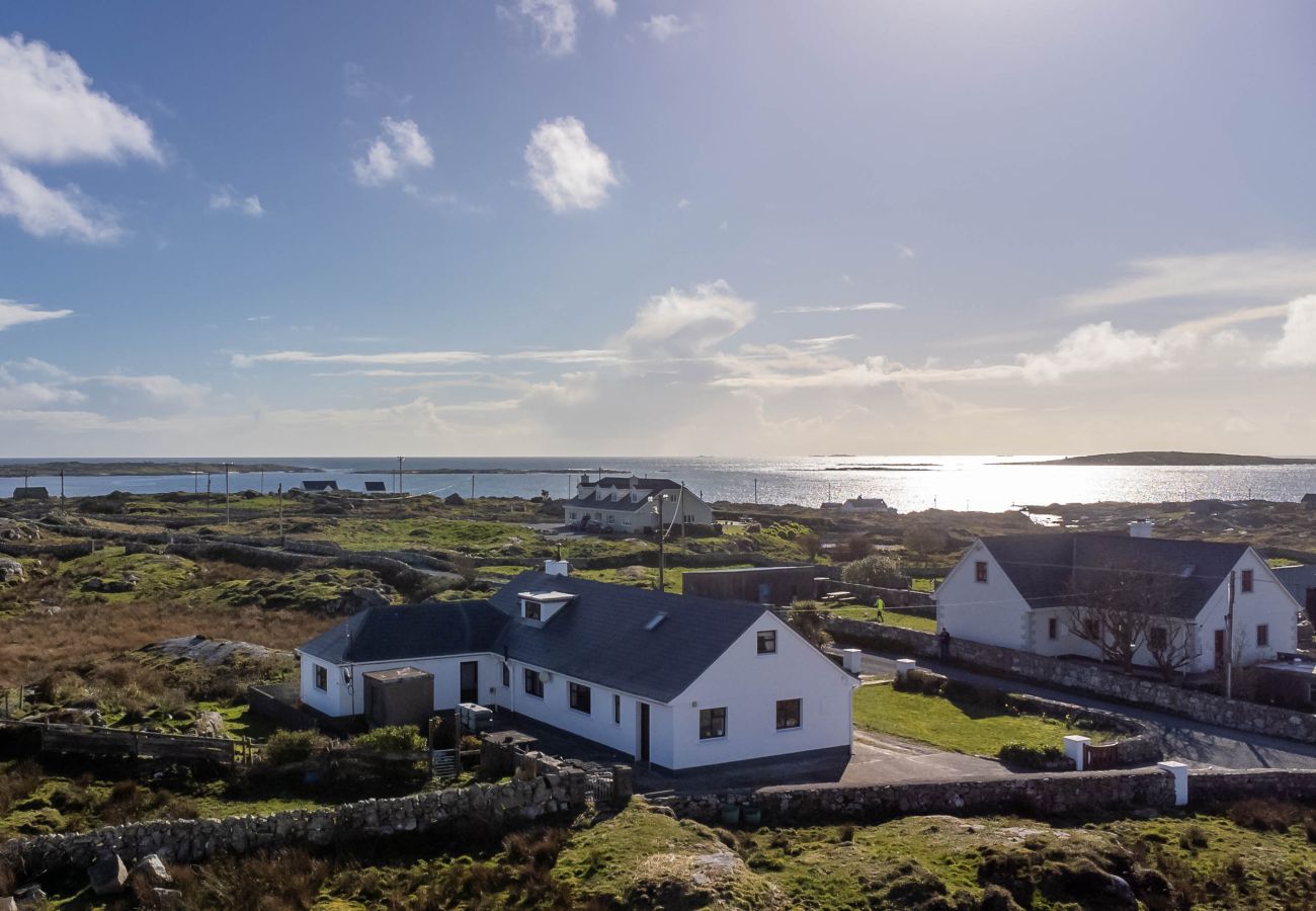 House in Carna - McDara Island View- A cosy and comfortable stay