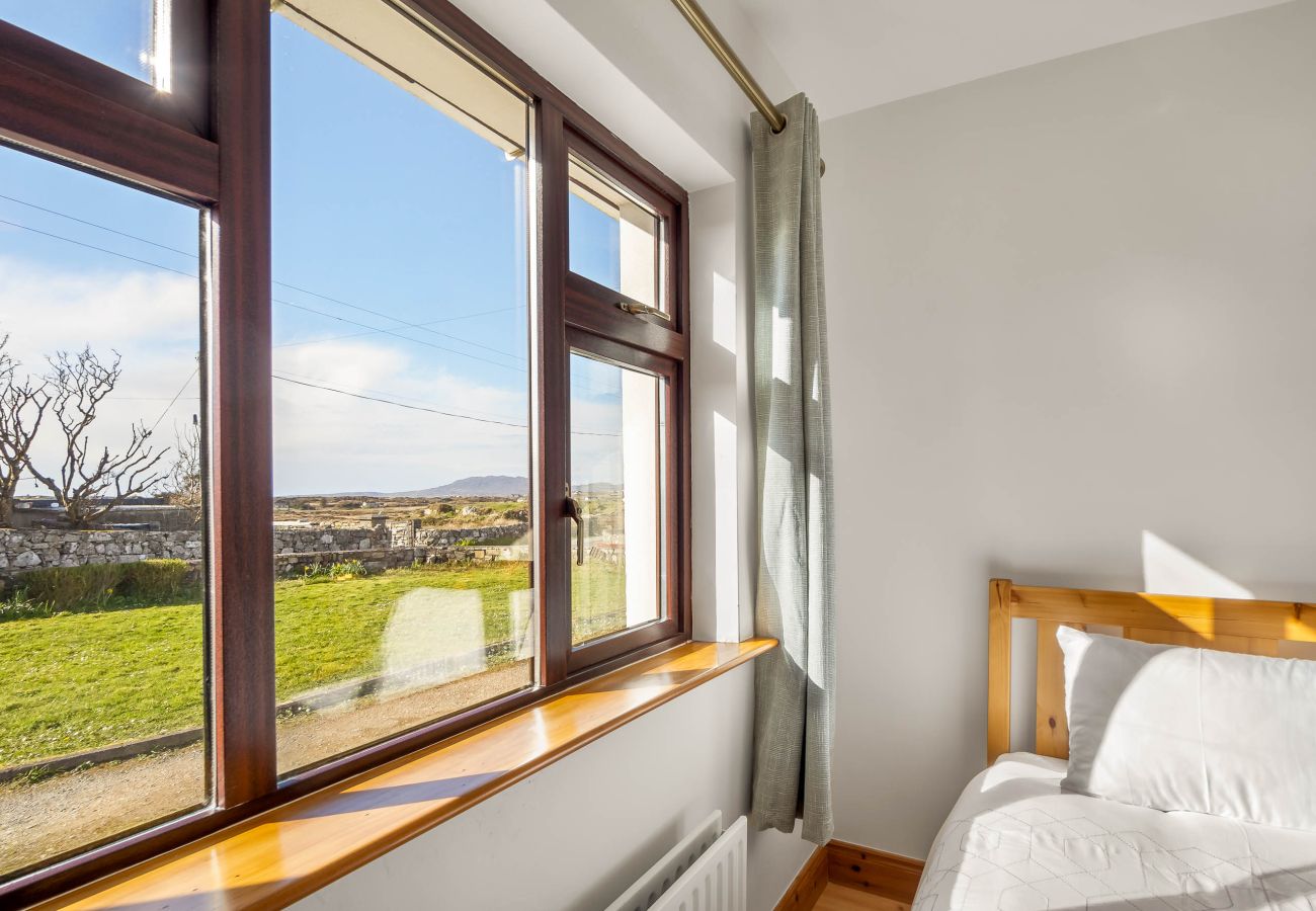 House in Carna - McDara Island View- A cosy and comfortable stay