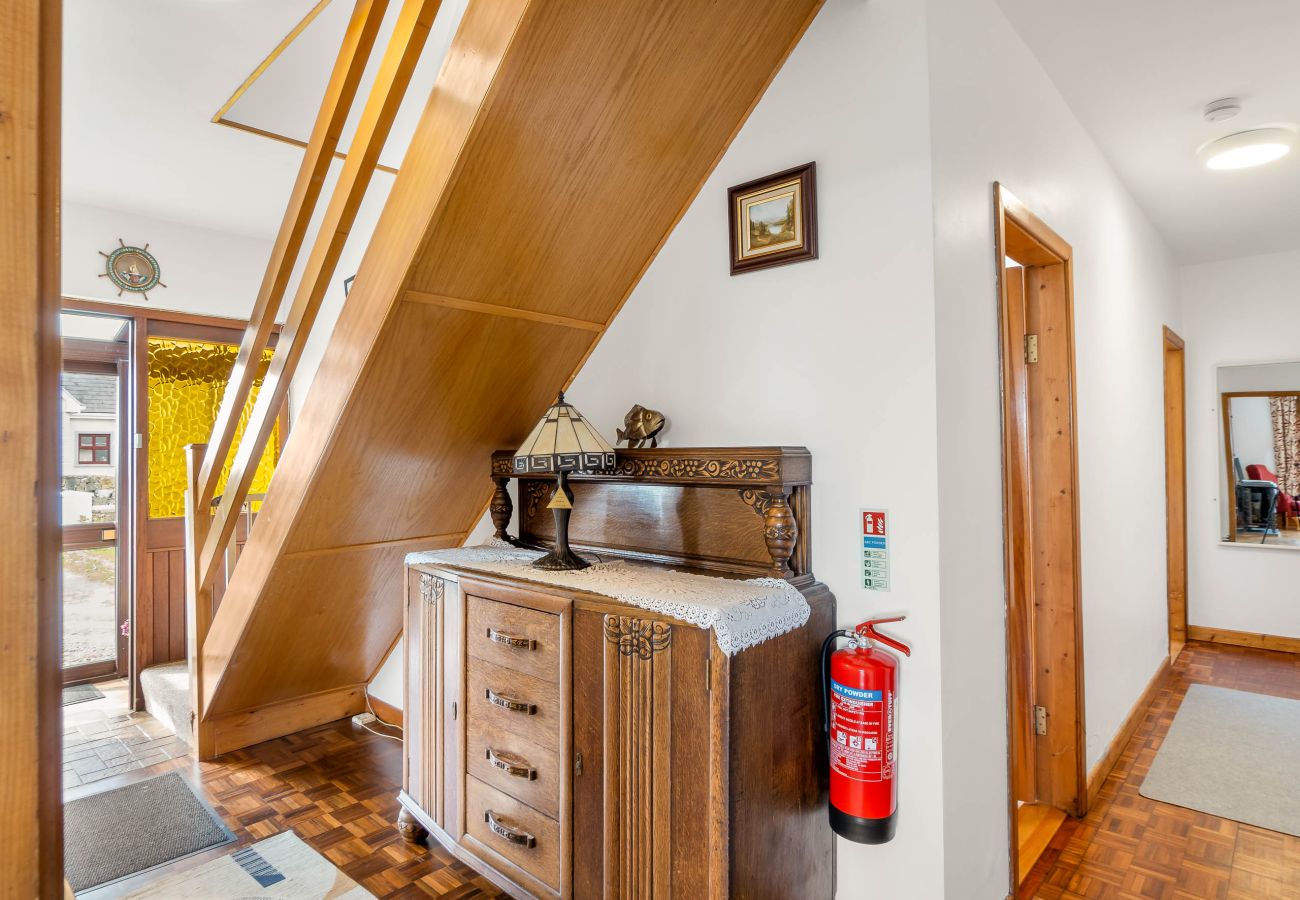 House in Carna - McDara Island View- A cosy and comfortable stay