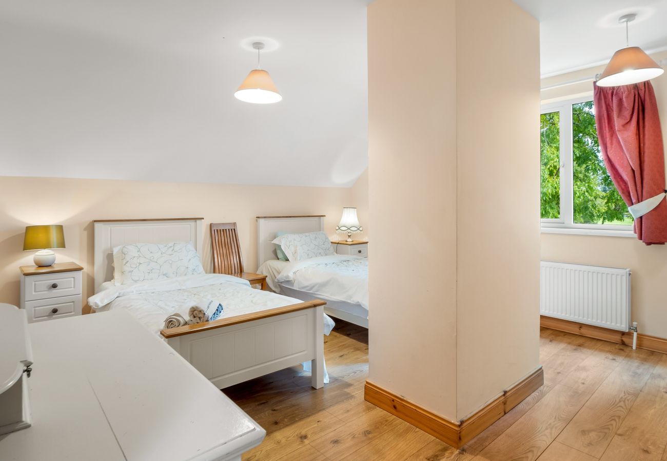 House in Ballinrobe - Lough Mask Fishing Lodge - Ideal for groups