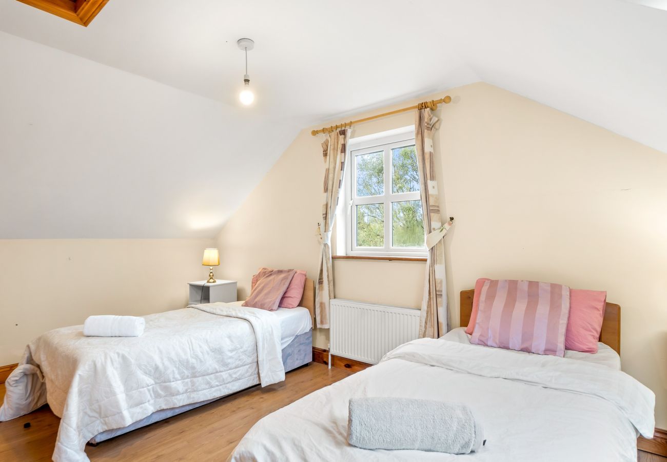 House in Ballinrobe - Lough Mask Fishing Cottage - For family or groups 