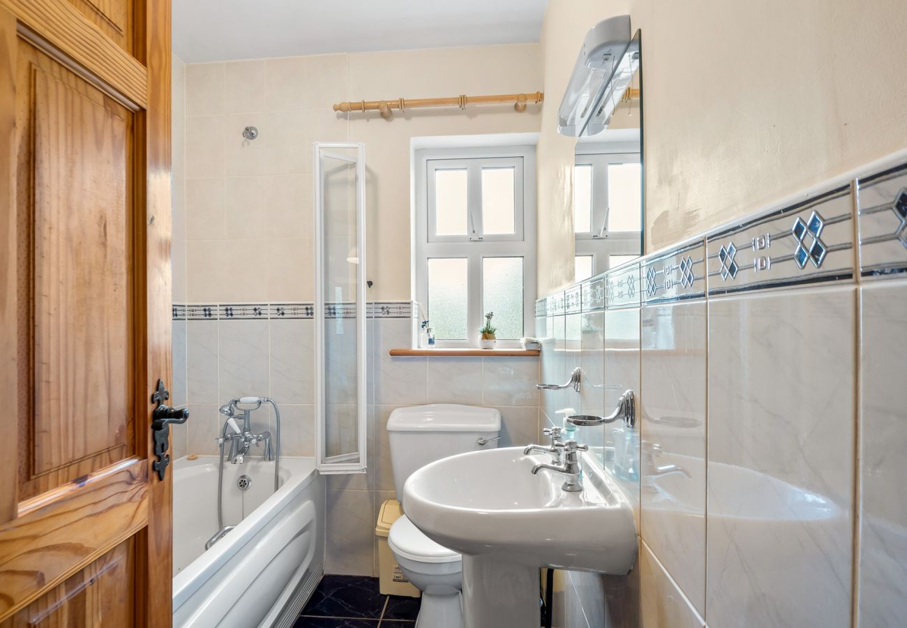 House in Ballinrobe - Lough Mask Fishing Cottage - For family or groups 