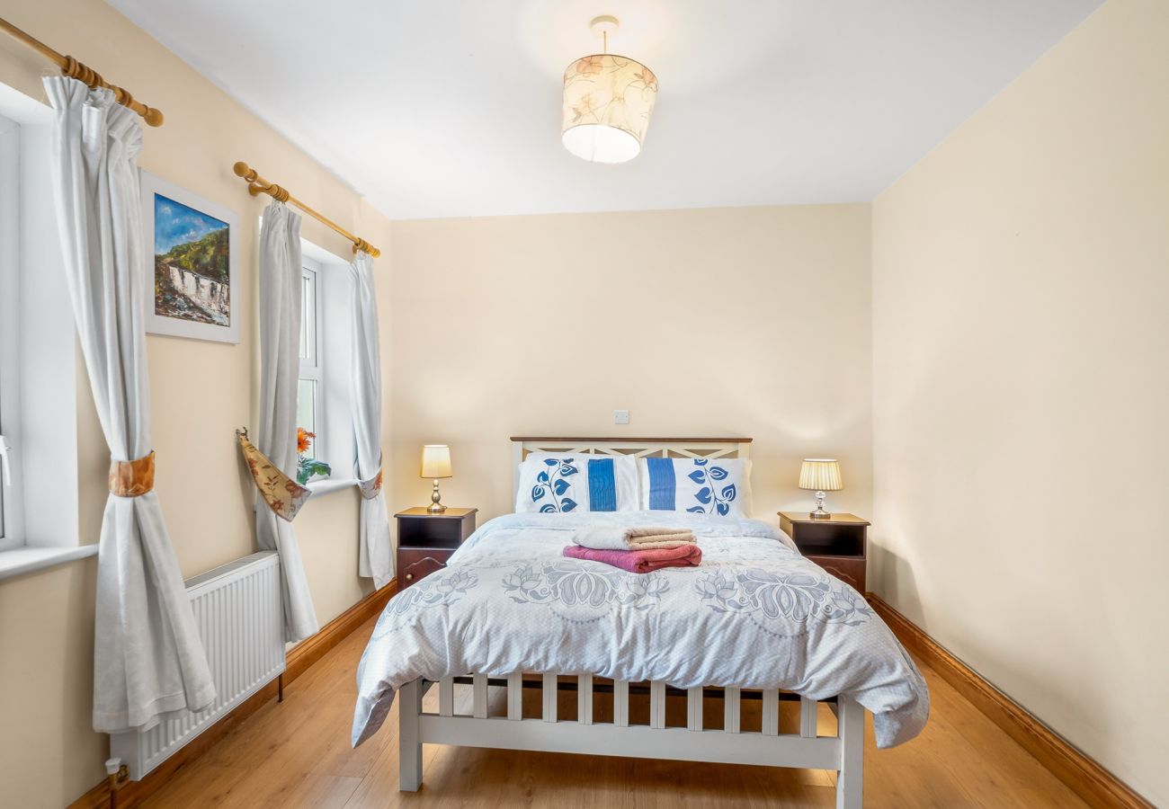 House in Ballinrobe - Lough Mask Fishing Cottage - For family or groups 