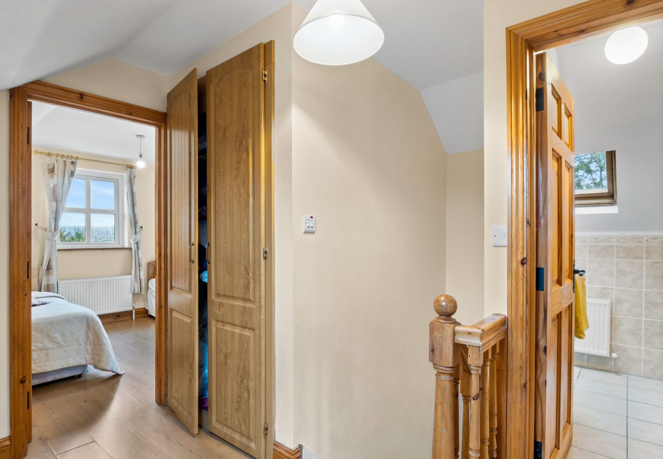 House in Ballinrobe - Lough Mask Fishing Cottage - For family or groups 