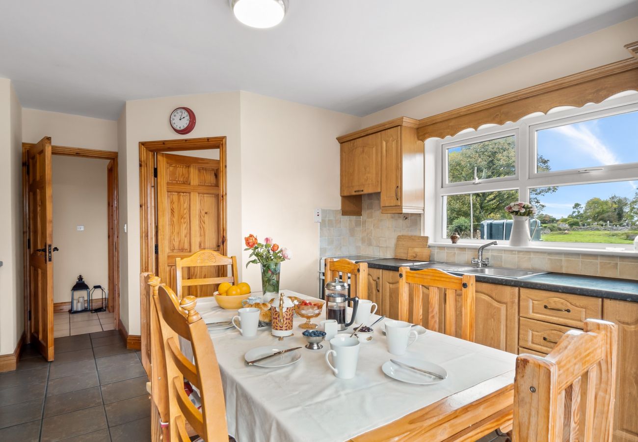 House in Ballinrobe - Lough Mask Fishing Cottage - For family or groups 