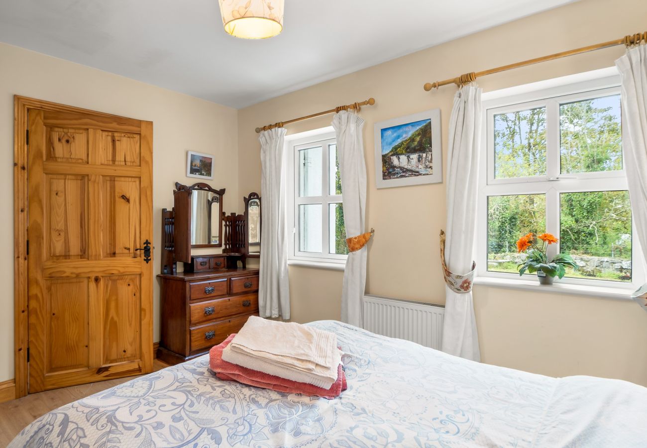 House in Ballinrobe - Lough Mask Fishing Cottage - For family or groups 
