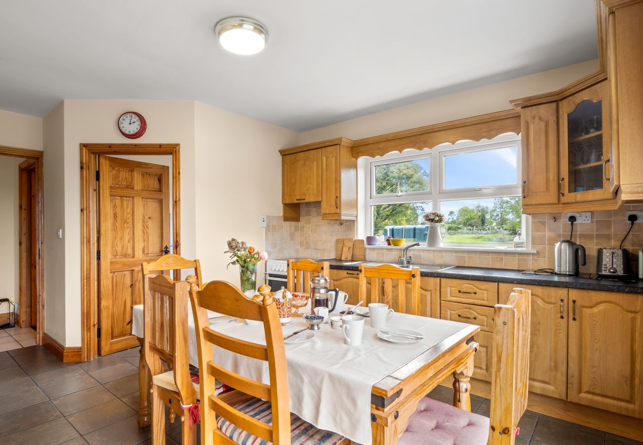 House in Ballinrobe - Lough Mask Fishing Cottage - For family or groups 