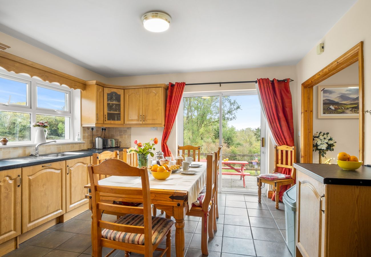 House in Ballinrobe - Lough Mask Fishing Cottage - For family or groups 