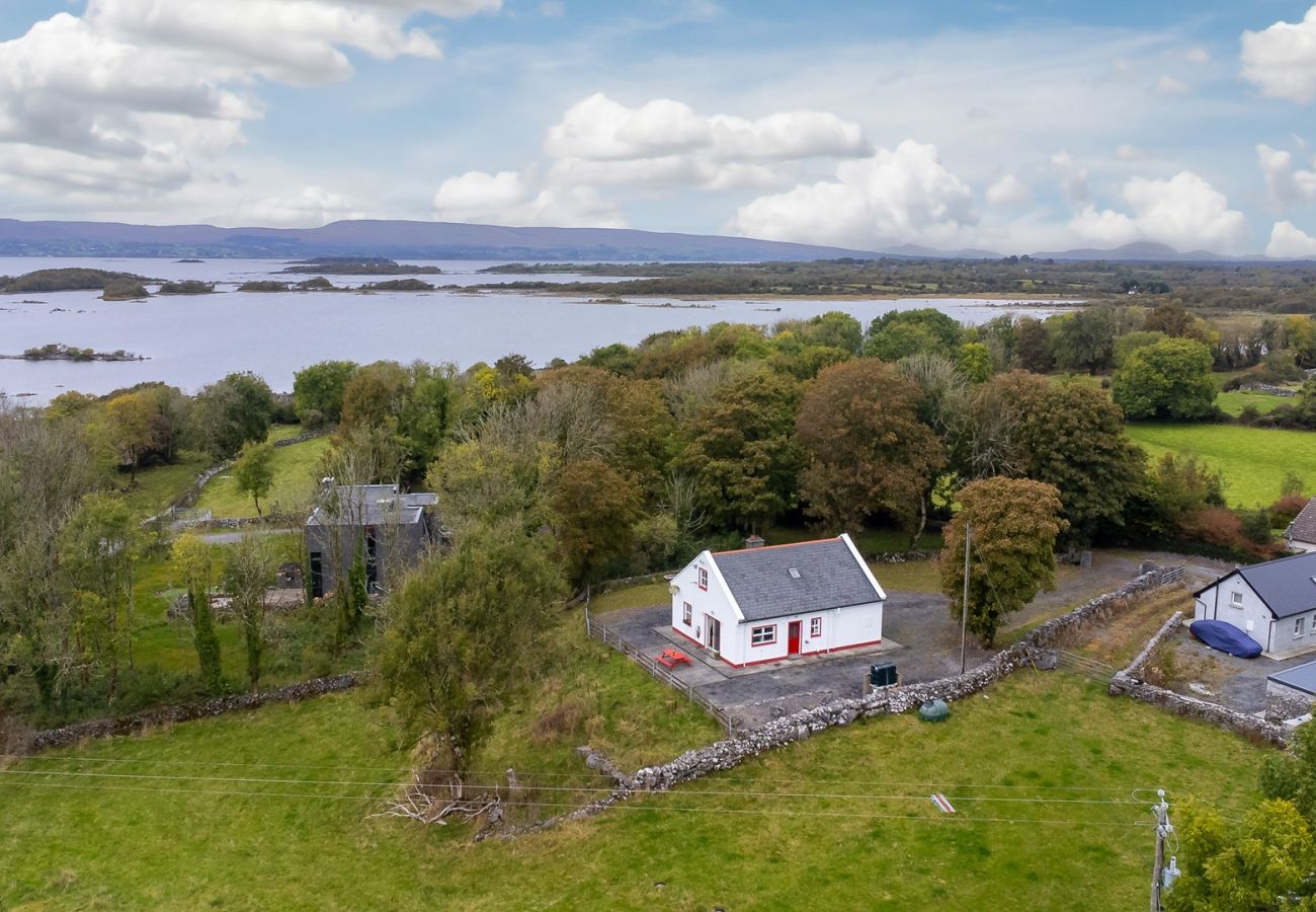 House in Ballinrobe - Lough Mask Fishing Cottage - For family or groups 