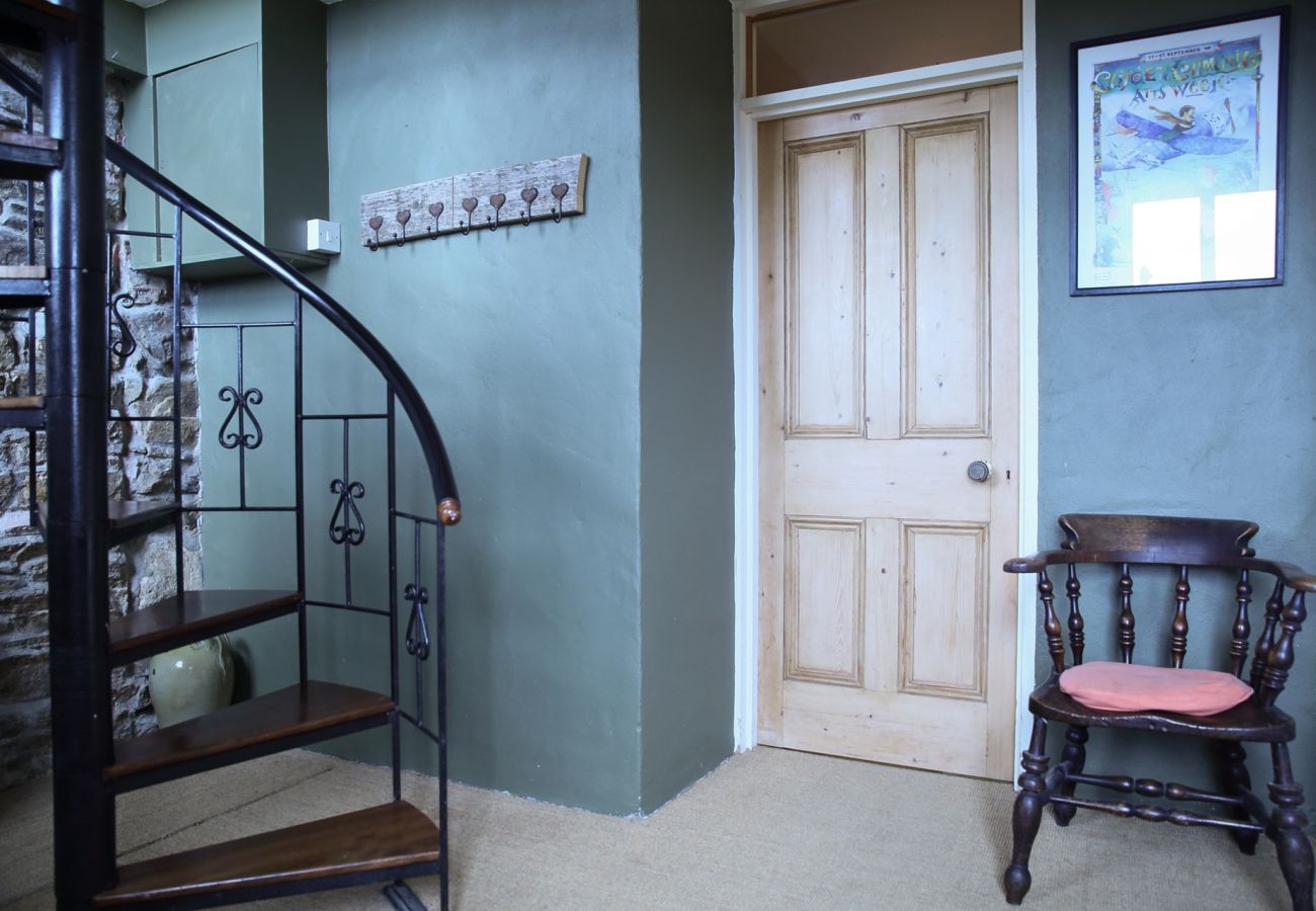 House in Clifden - The Old School House, Clifden - Full of Charm
