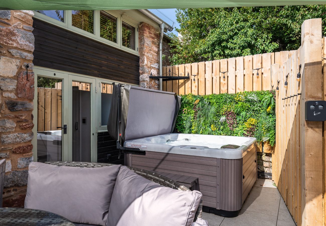 House in Marldon - Woodpeckers - Stylish luxury property with hot tub