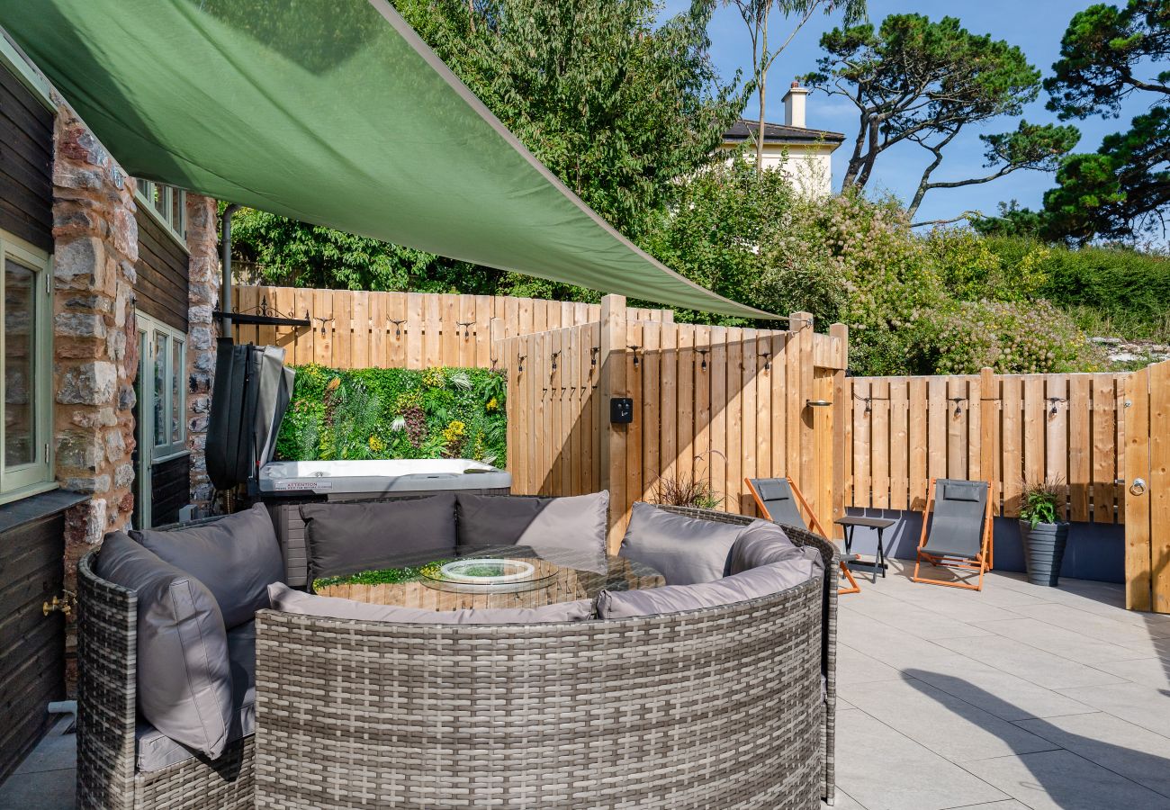 House in Paignton - Woodpeckers - Stylish luxury property with hot tub