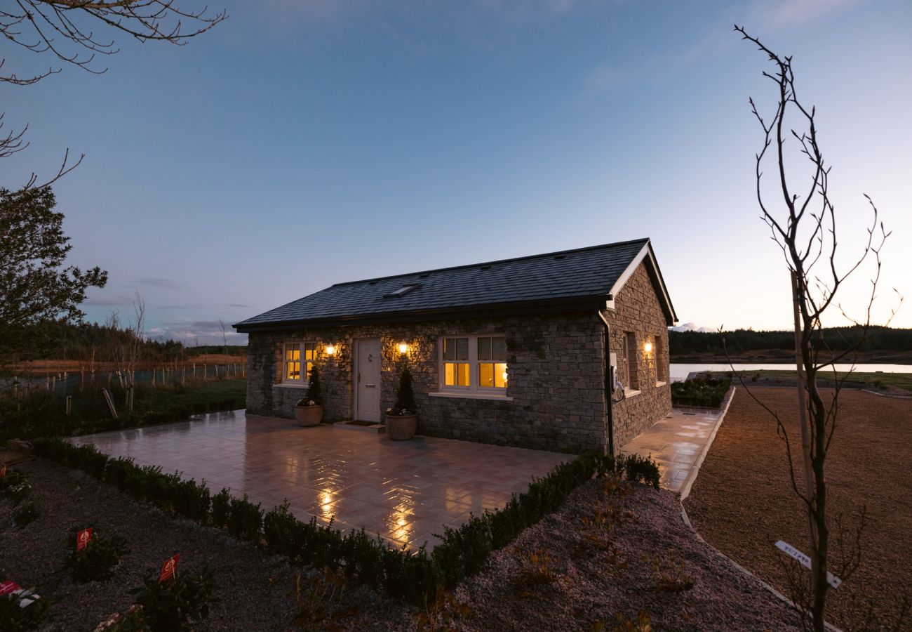 Cottage in Maam cross - Lake Cottage Getaway of Dreams 