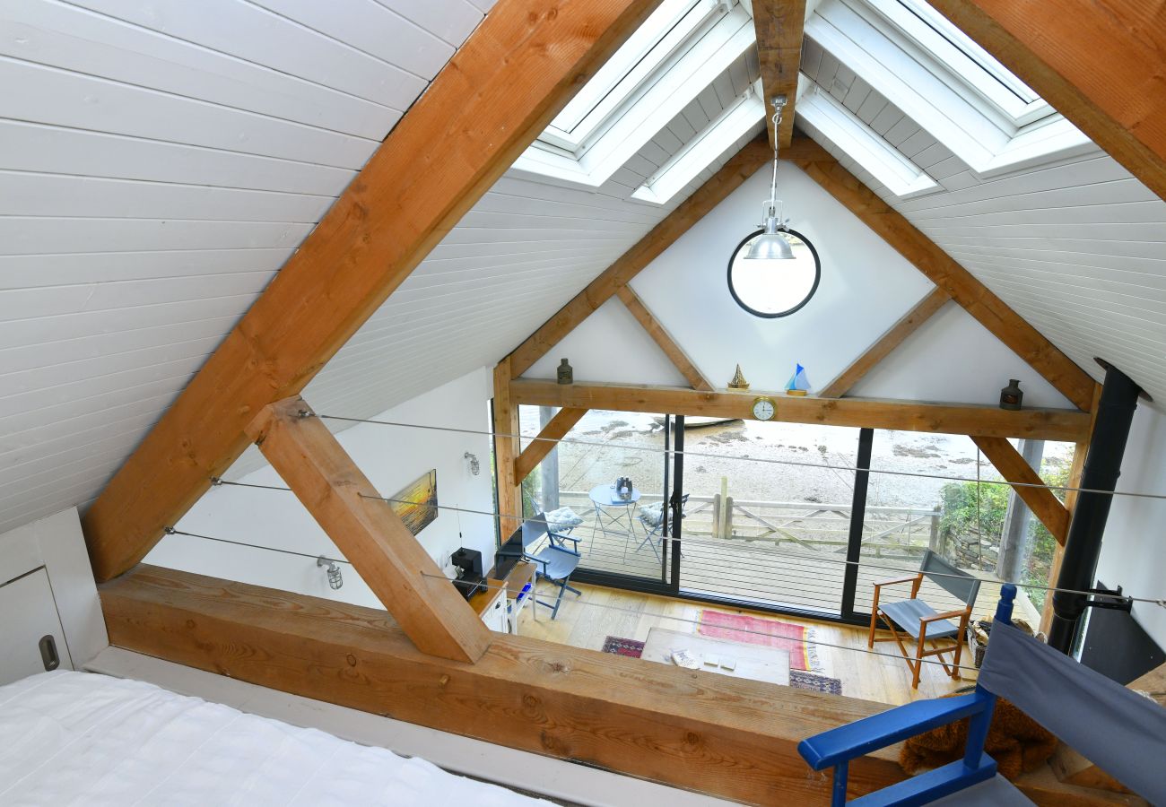 Cabin in Dittisham - Water Edge Boathouse on the River Dart