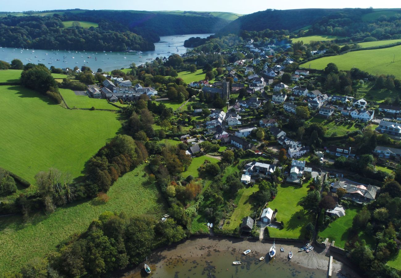 Cabin in Dittisham - Water Edge Boathouse on the River Dart