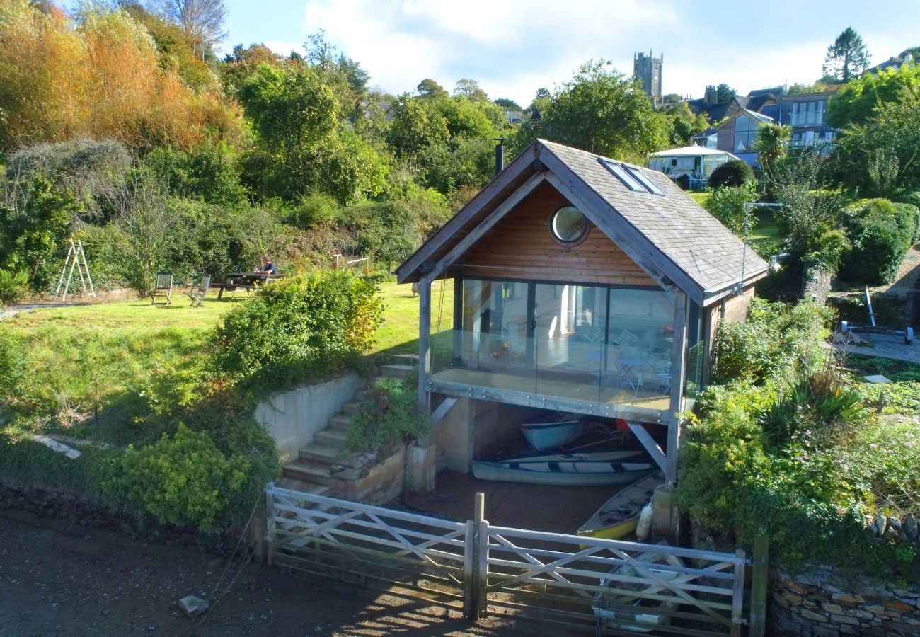 Cabin in Dittisham - Water Edge Boathouse on the River Dart