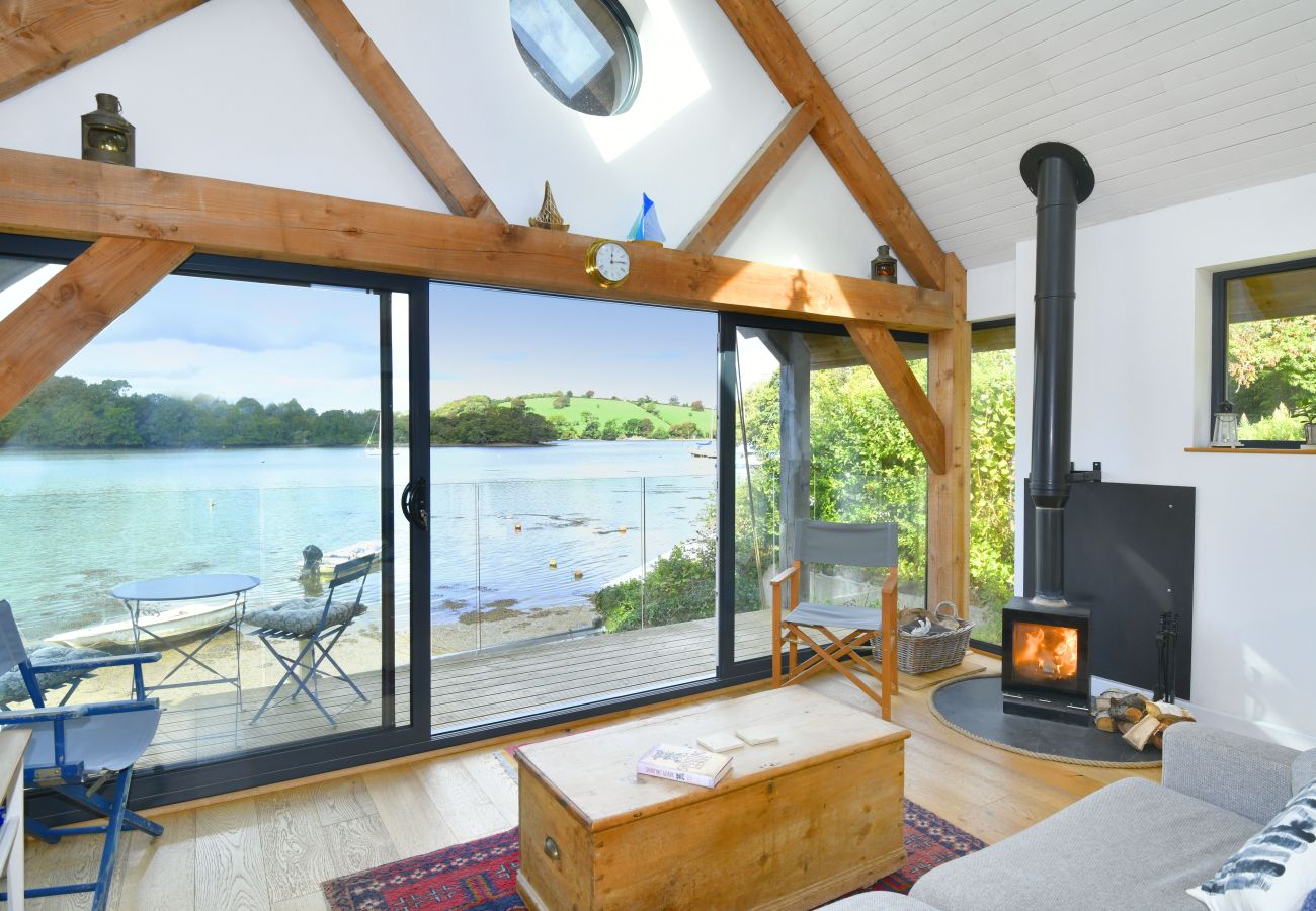 Cabin in Dittisham - Water Edge Boathouse on the River Dart