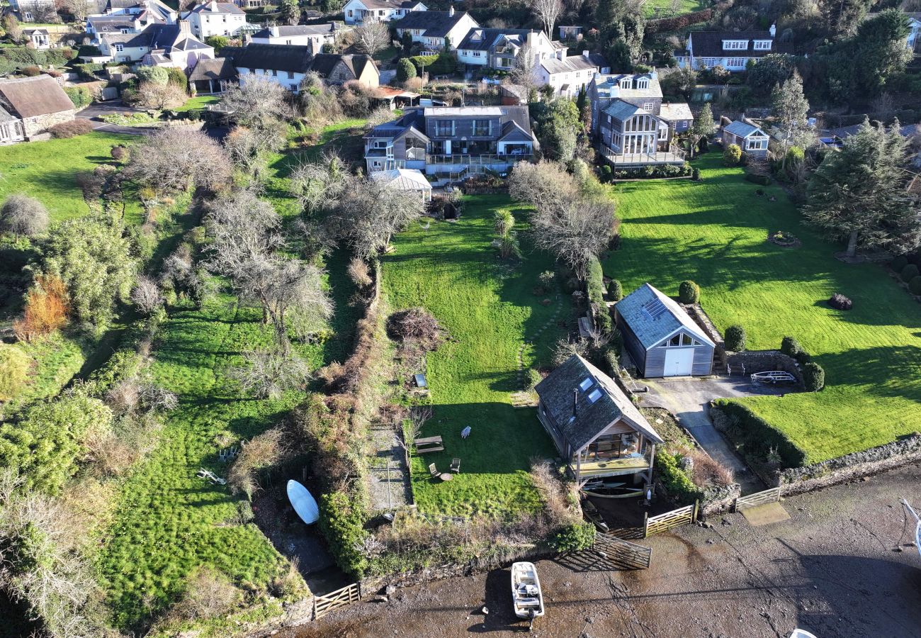 Chalet in Dittisham - Water Edge Boathouse - On the River Dart