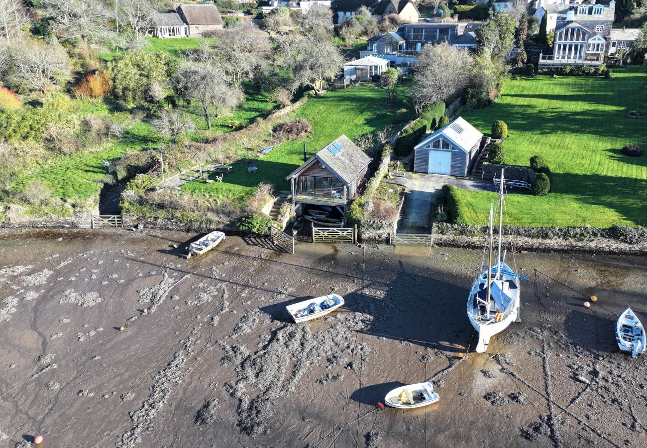 Chalet in Dittisham - Water Edge Boathouse - On the River Dart