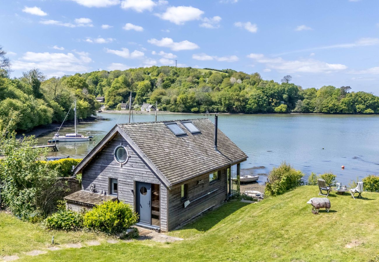 Cottage in Dittisham - Water Edge Boathouse - On the River Dart