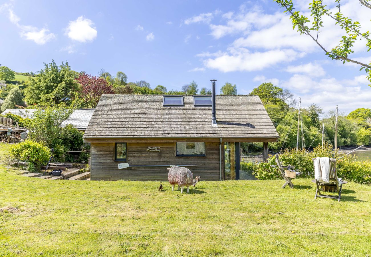 Cottage in Dittisham - Water Edge Boathouse - On the River Dart