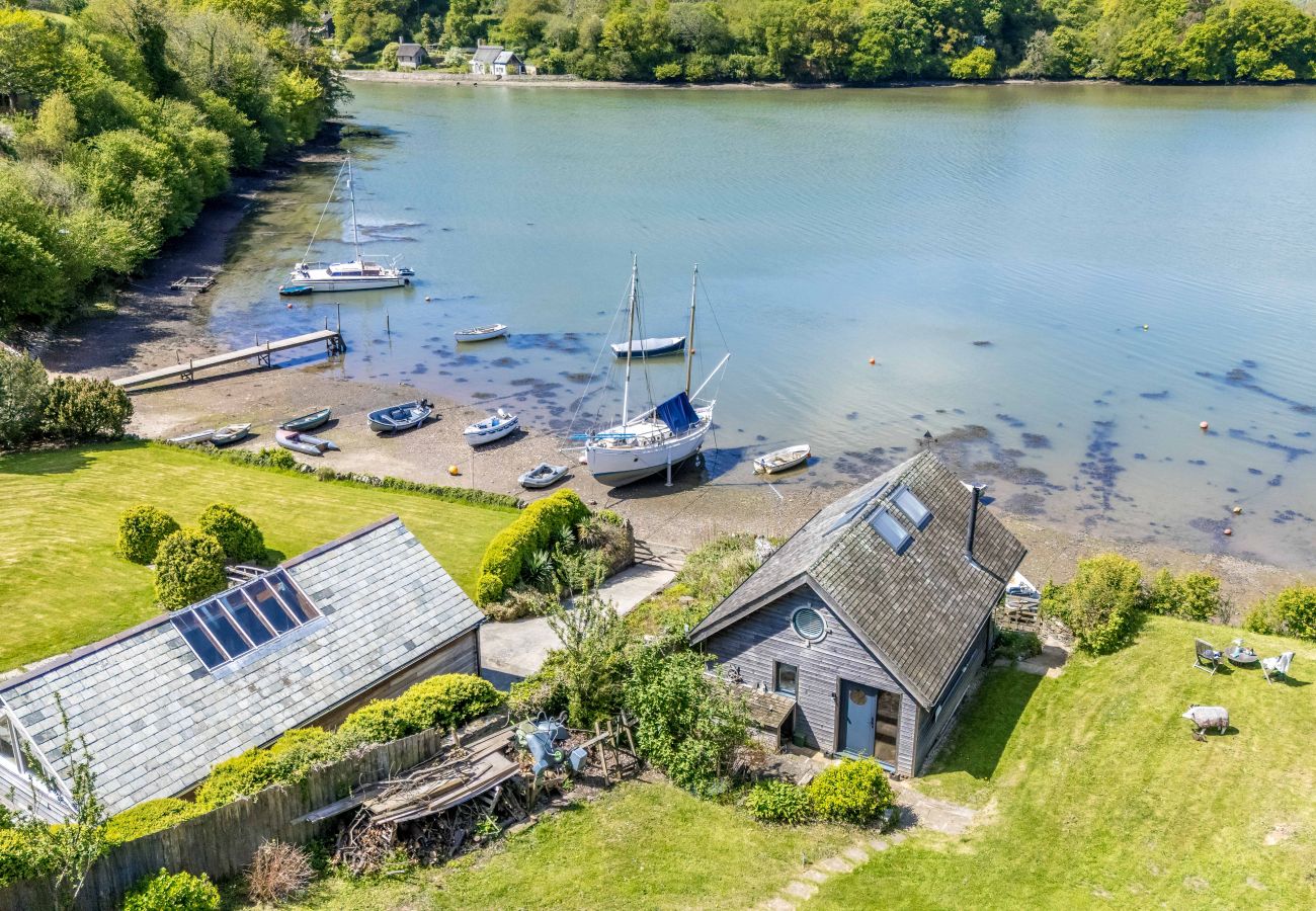 Cottage in Dittisham - Water Edge Boathouse - On the River Dart