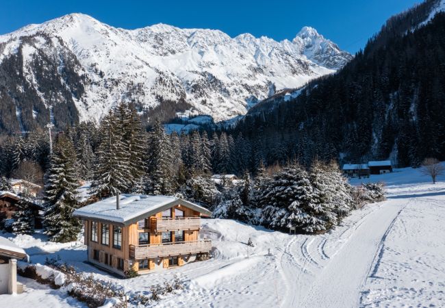 Chalet in Chamonix-Mont-Blanc - Chalet Les Grands Montets - Chamonix Holidays Chalet in Chamonix-Mont-Blanc - Chalet Les Grands Montets - Chamonix Holidays