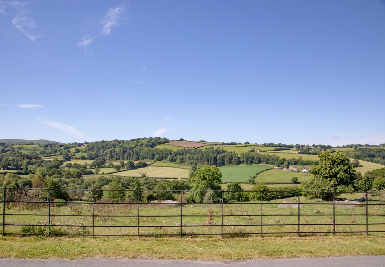 House in Moretonhampstead - Linscott Farmhouse - Boutique retreat with hot tub