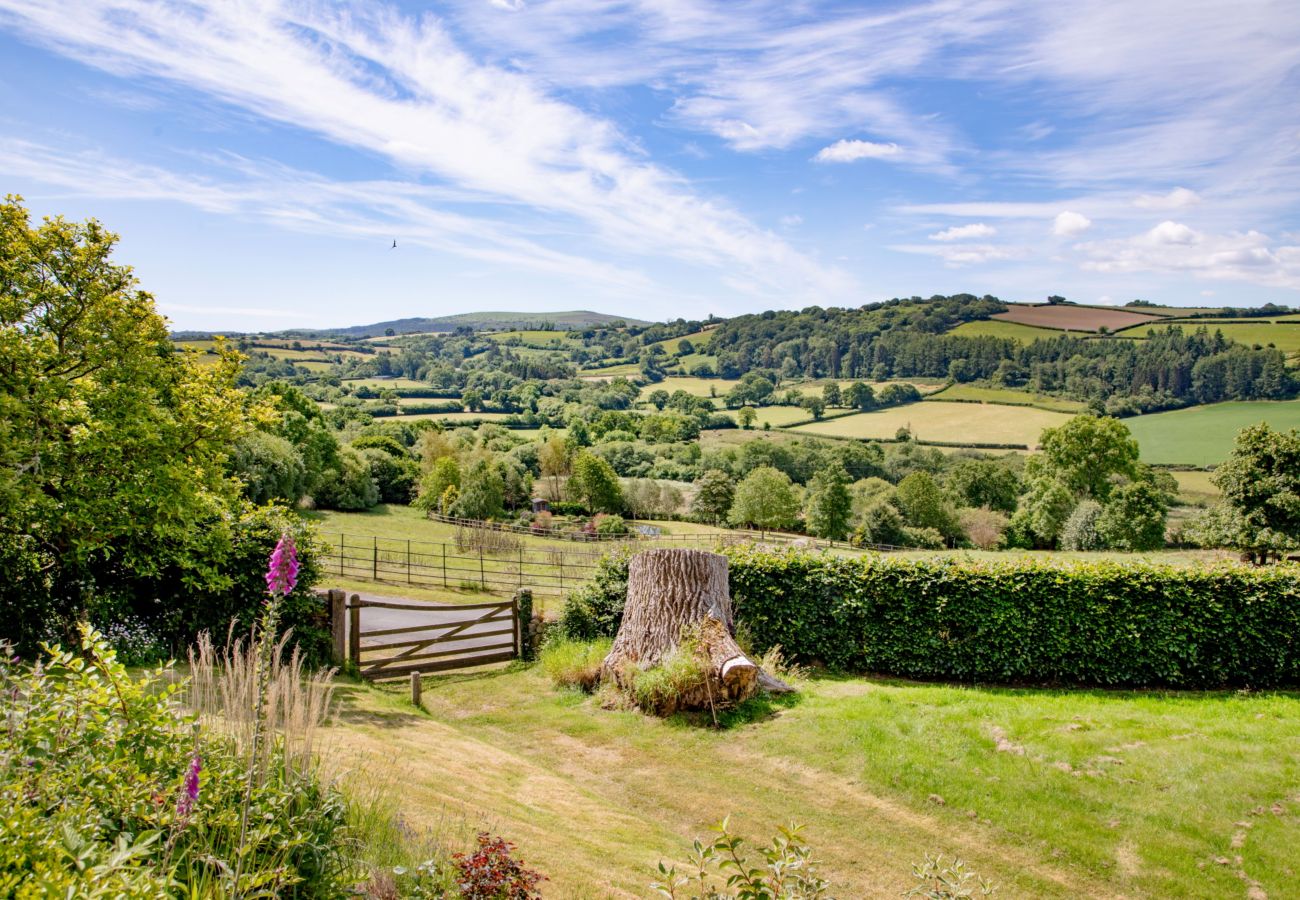 House in Moretonhampstead - Linscott Farmhouse - Boutique retreat with hot tub