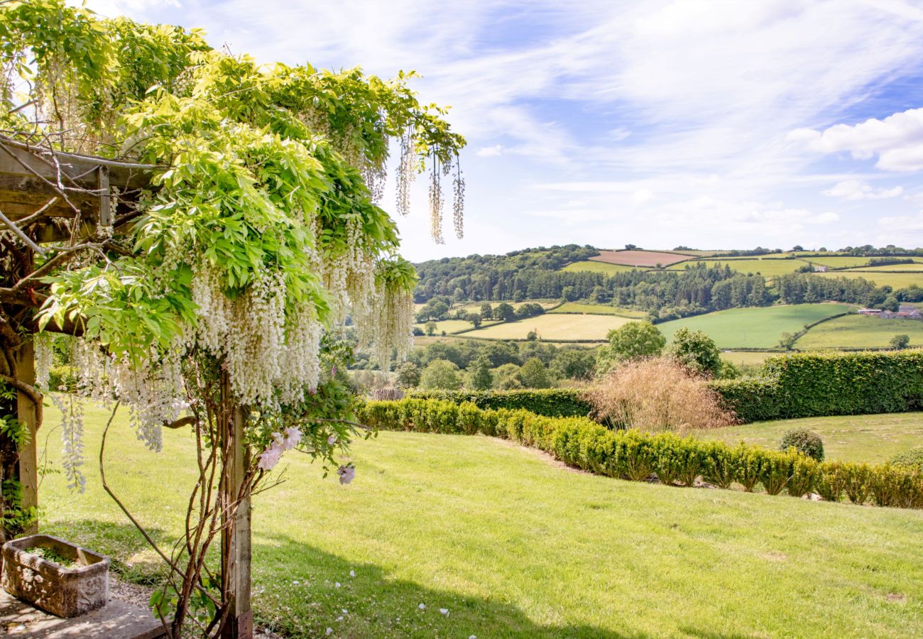 House in Moretonhampstead - Linscott Farmhouse - Boutique retreat with hot tub