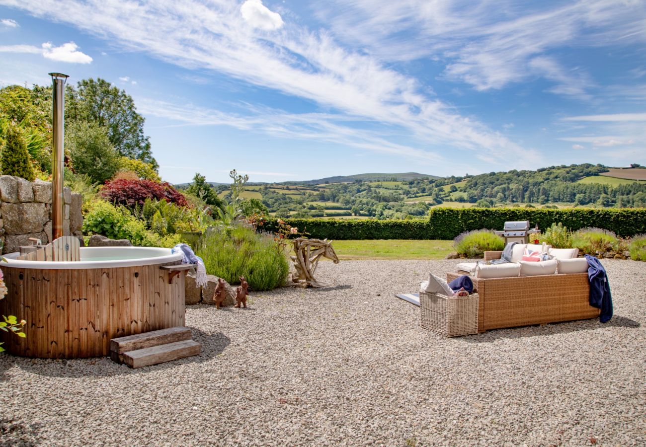 House in Moretonhampstead - Linscott Farmhouse - Boutique retreat with hot tub