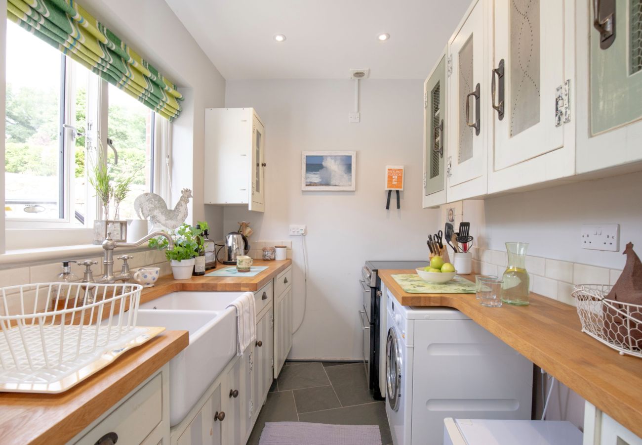 House in Chagford - Linscott Farmhouse - Boutique retreat with hot tub and natural pool