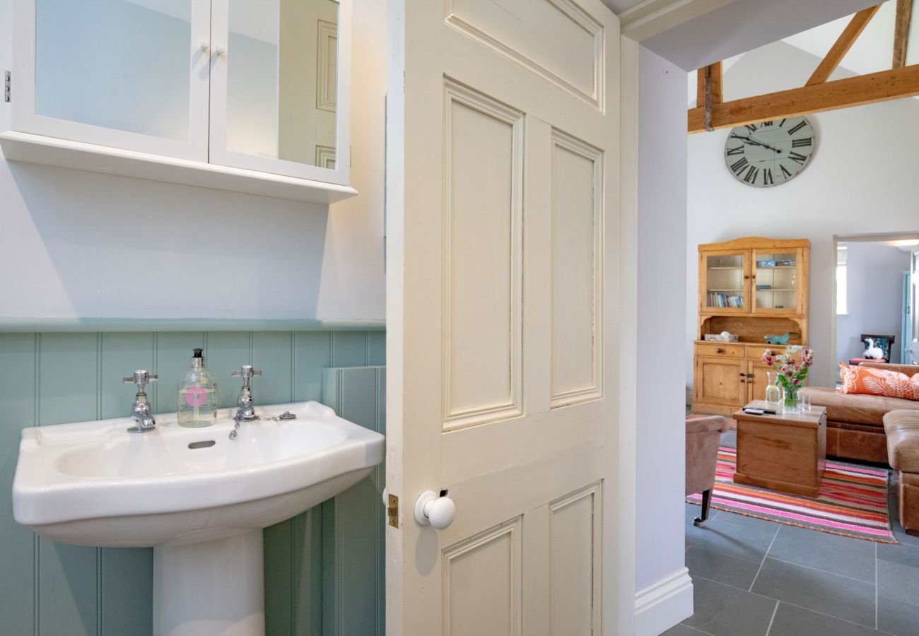 House in Chagford - Linscott Farmhouse - Boutique retreat with hot tub and natural pool