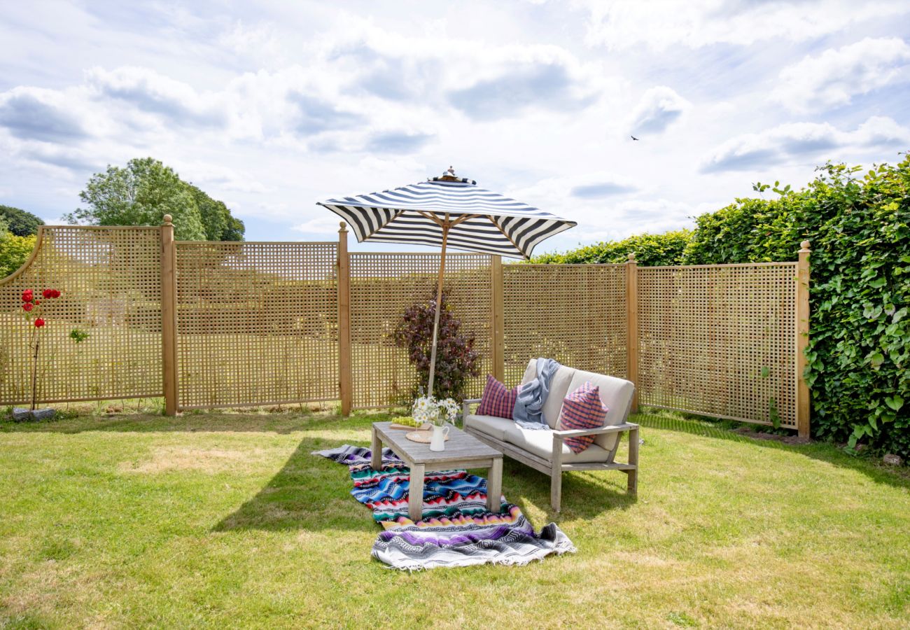 House in Chagford - Linscott Farmhouse - Boutique retreat with hot tub and natural pool