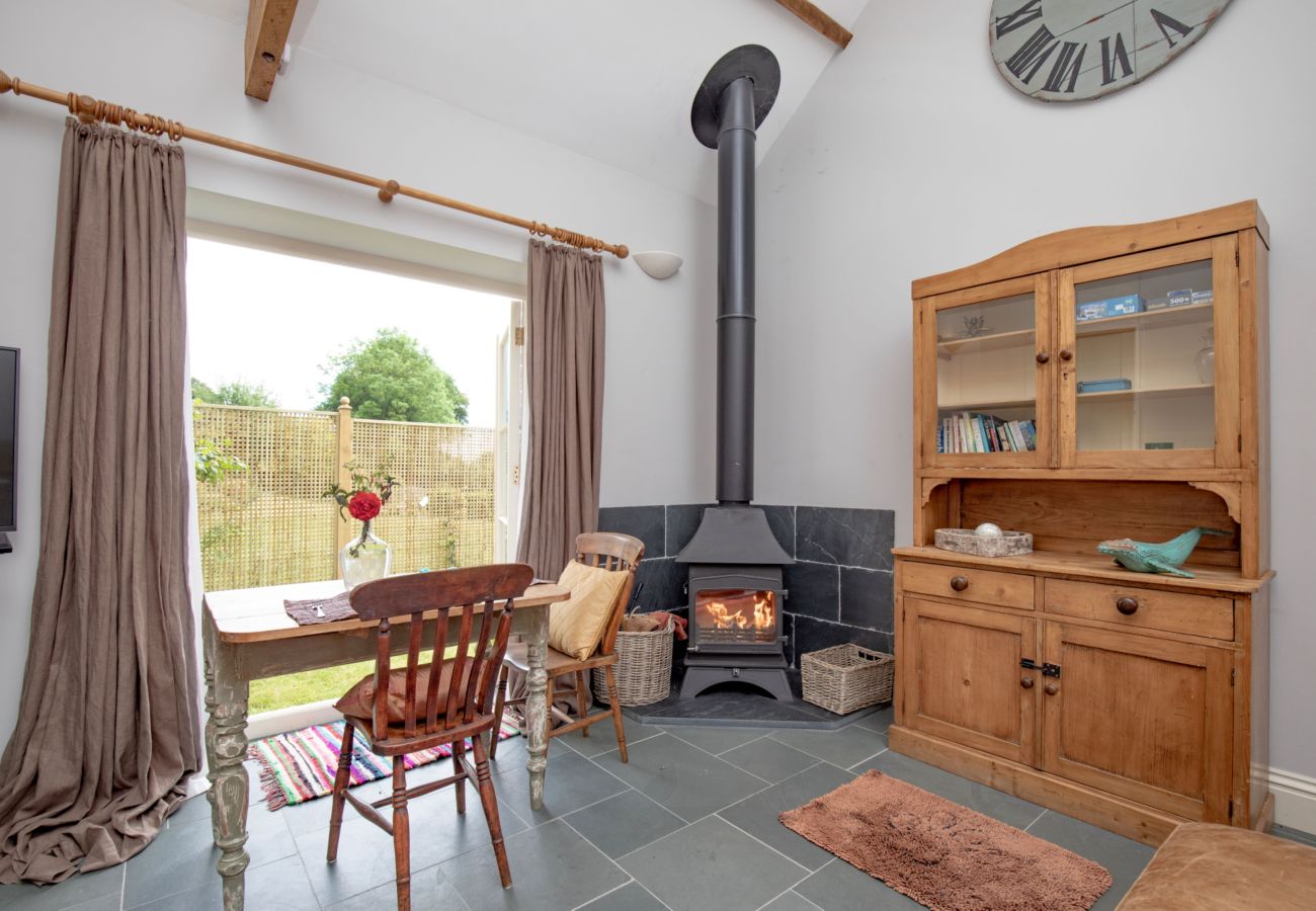 Cottage in Moretonhampstead - Linscott Cottage - One bedroom pet friendly annex with hot tub on edge of Dartmoor