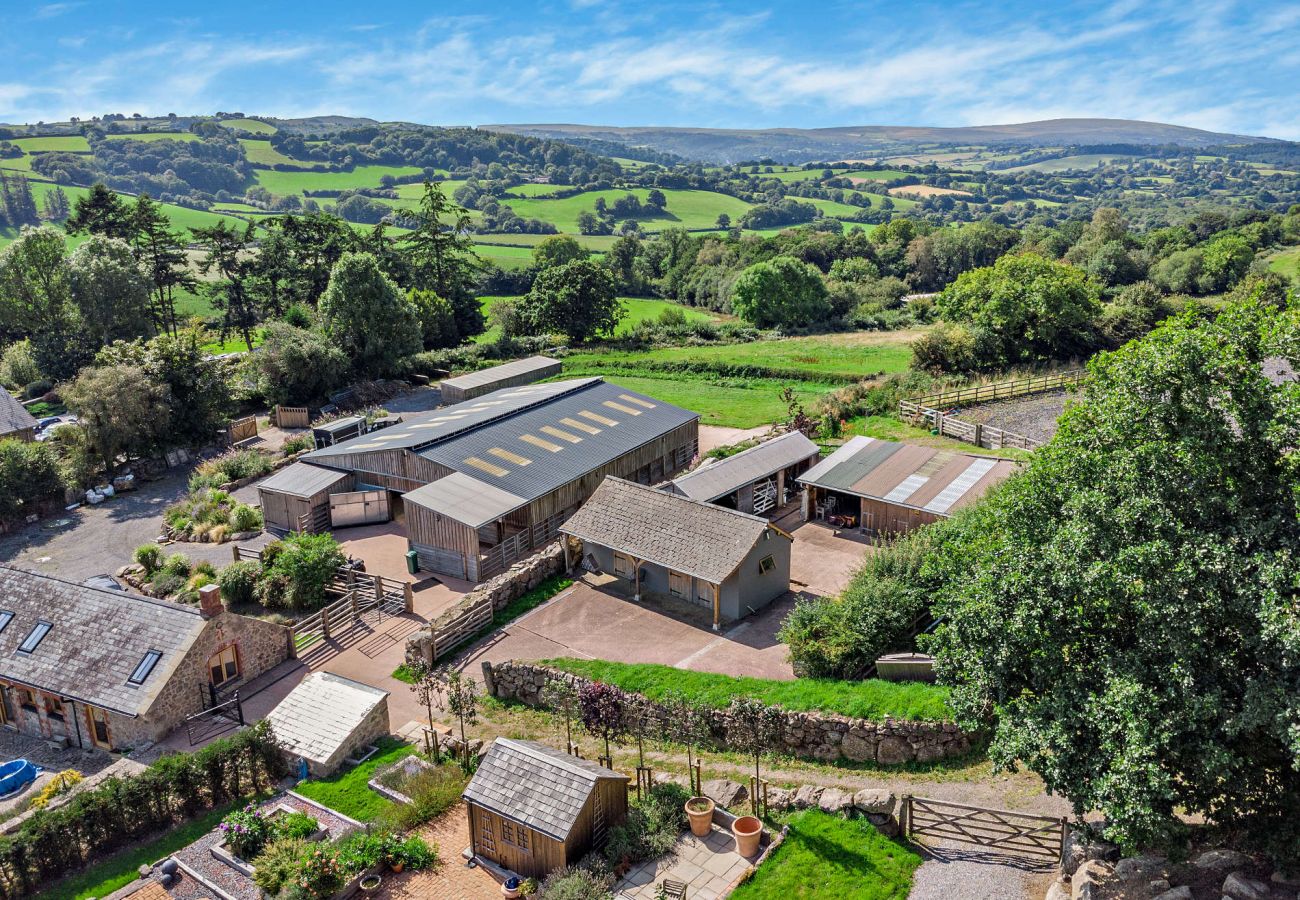 Cottage in Moretonhampstead - Linscott Cottage - One bedroom pet friendly annex with hot tub on edge of Dartmoor