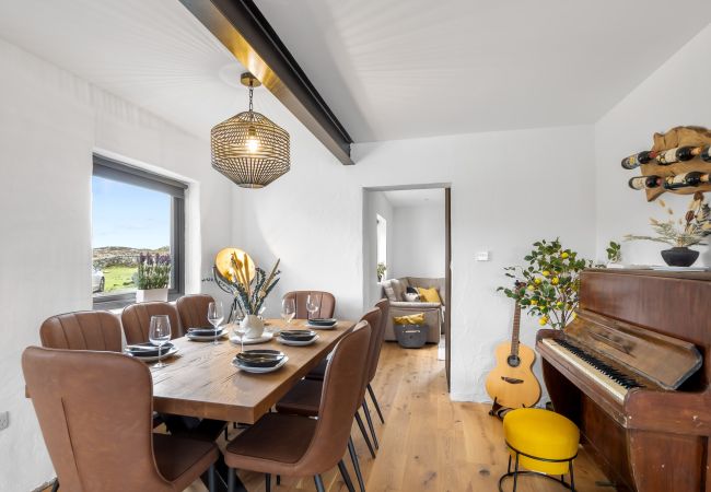 Cottage in Roundstone - GarraÍ Locha - Luxurious Cottage Cottage in Roundstone - GarraÍ Locha - Luxurious Cottage