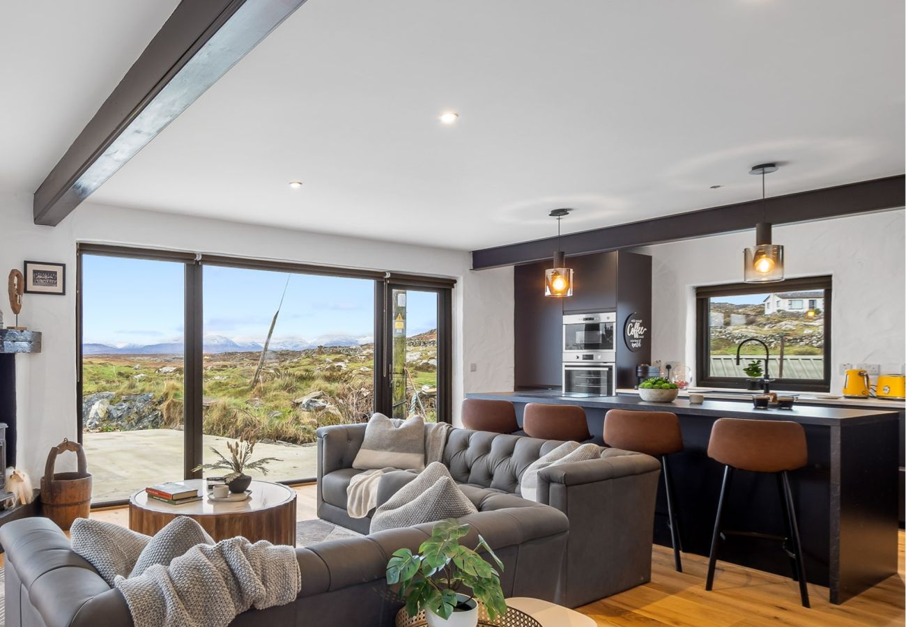 Cottage in Roundstone - GarraÍ Locha - Luxurious Cottage