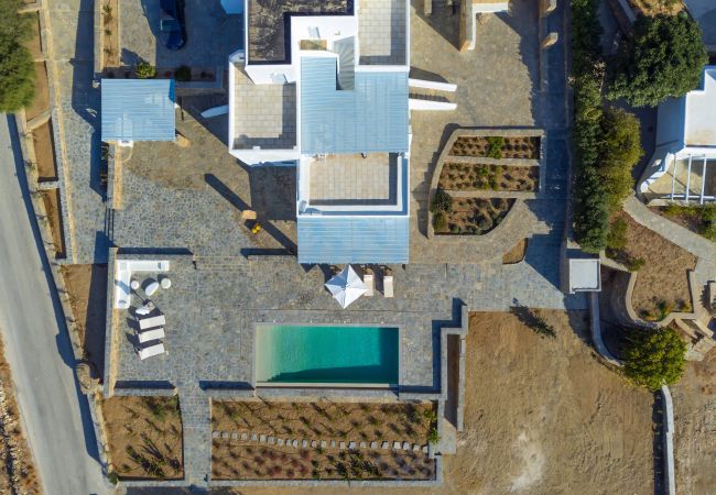 Villa in Tzanes - Soho Villa with private pool in Paros Villa in Tzanes - Soho Villa with private pool in Paros